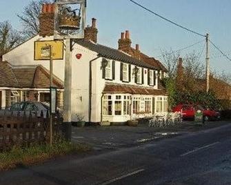 The Crown Radnage - High Wycombe - Budova