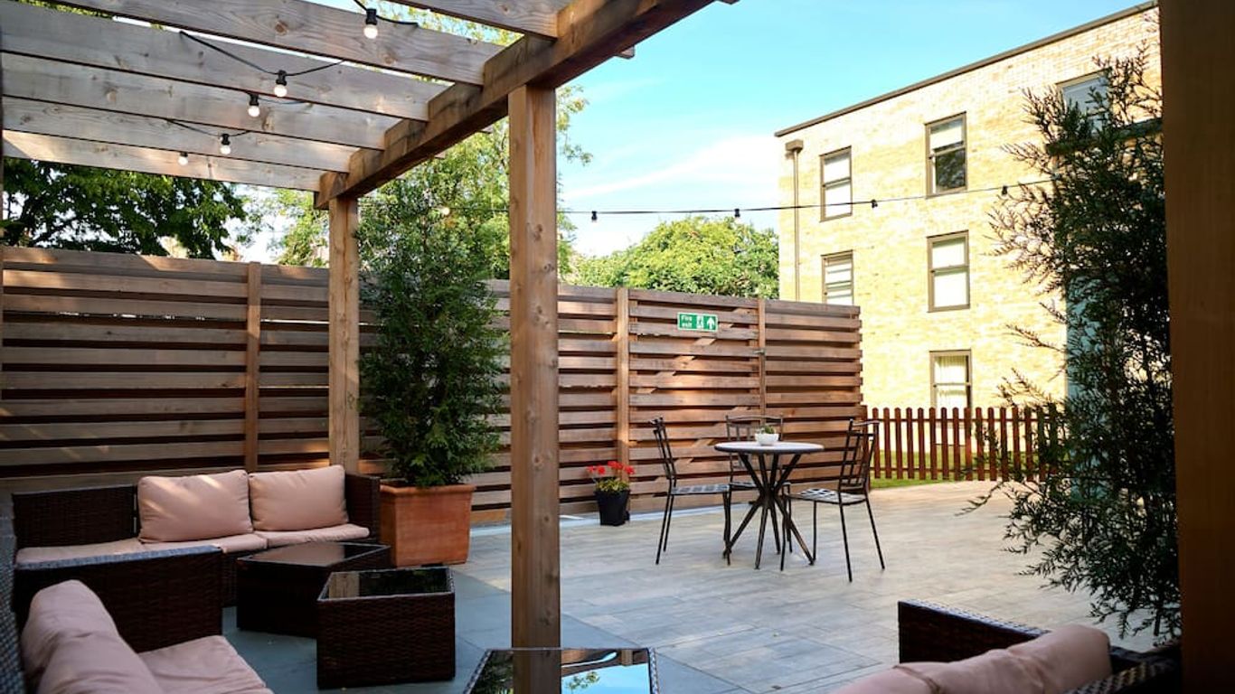 The Lodge Hotel - Putney