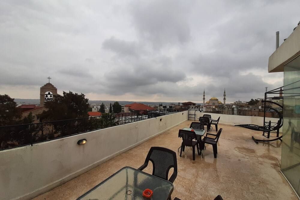 فندق أرض موأب