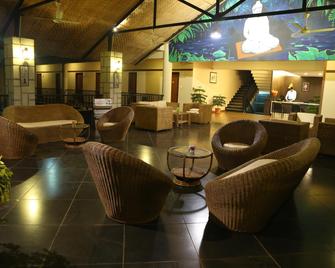 Cotton County Club and Resort - Hubli - Lounge