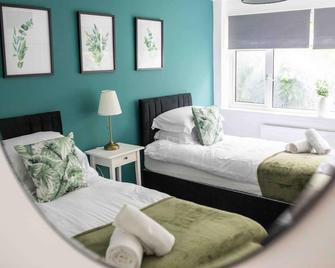 Sleeps 4 Monthly Discount Wifi Free Parking - Borehamwood - Bedroom