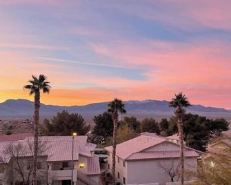 Spectacular Mountain Views at Hawk Ridge - Mesquite - Outdoors view