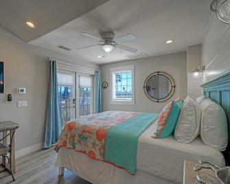 Sailfish at Trout Street Waterfront Escape Patio Walk to Port A Nightlife - Port Aransas - Bedroom