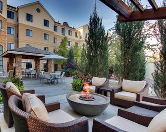 Staybridge Suites Missoula By IHG - Missoula - Innenhof