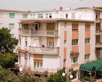 Hotel Ausonia - Follonica - Edificio
