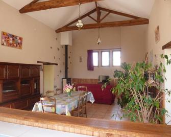 Gîte de l'Ivronnière - La Forêt-sur-Sèvre - Comedor