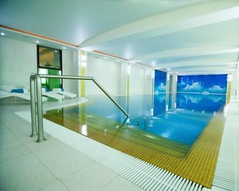 Kazzhol Hotel Astana - Astana - Pool