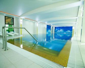 Kazzhol Hotel Astana - אסטנה - בריכה