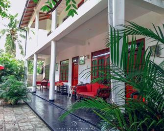 Takeshi Inn - Dambulla - Patio