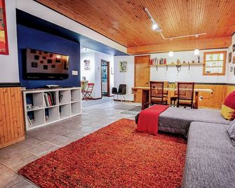 Dream getaway apartment in the foot of Gunks Ridge - Wallkill - Living room