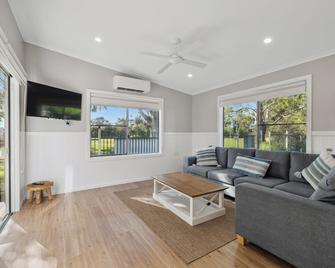 Valla Beach Holiday Park - Nambucca Heads - Living room