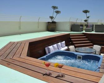 耶路撒冷皇冠假日酒店 - 耶路撒冷 - 耶路撒冷 - 游泳池