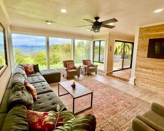 Endless Views & Spacious Home, Nature Games Weddings Wineries Hiking - Fallbrook - Huiskamer