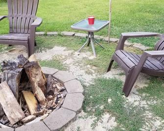 Speedway Charm Main Gate - Speedway - Patio