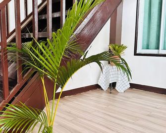 Amancio's Balai - Puerto Princesa - Aufgang