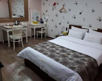 Breakfast at Tiffany's Motel - Mokpo - Habitación