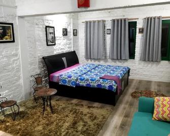 Keiths Riverside Cottages - Ramgarh - Bedroom
