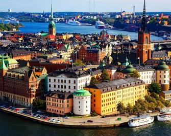 Apartment in South West Stockholm w Balcony near Metro, convenient to Avicii Arena, 3 Arena, Friends Arena and Royal Opera - Stoccolma