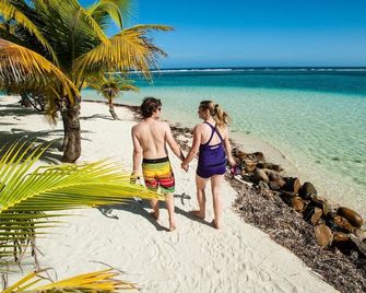 Blue Marlin Beach Resort - Hopkins - Beach