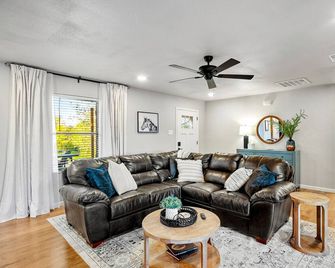Roadrunner Ranch Remodeled 3/2 - Weatherford - Huiskamer