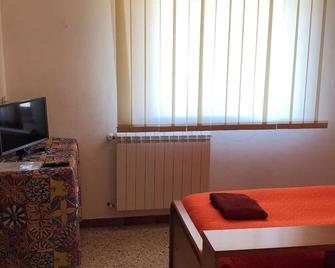 Albergo Belvedere - Santa Cristina Gela - Bedroom
