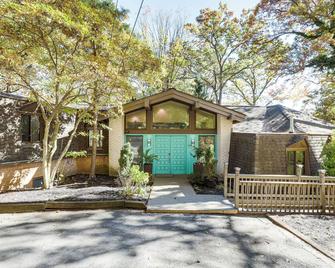 Spacious King of Prussia Home with 2 Game Rooms - King of Prussia - Bygning