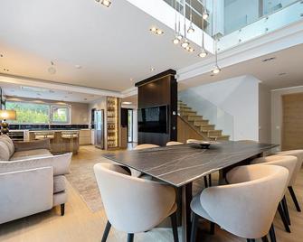 Magnolia 5-room House with Indoor Pool, Sauna and A/C - Tallinn