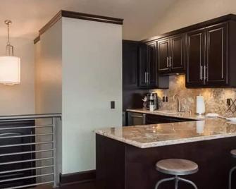 Beaver Lake Escape: Tranquility & Scenic Views - Rogers - Kitchen