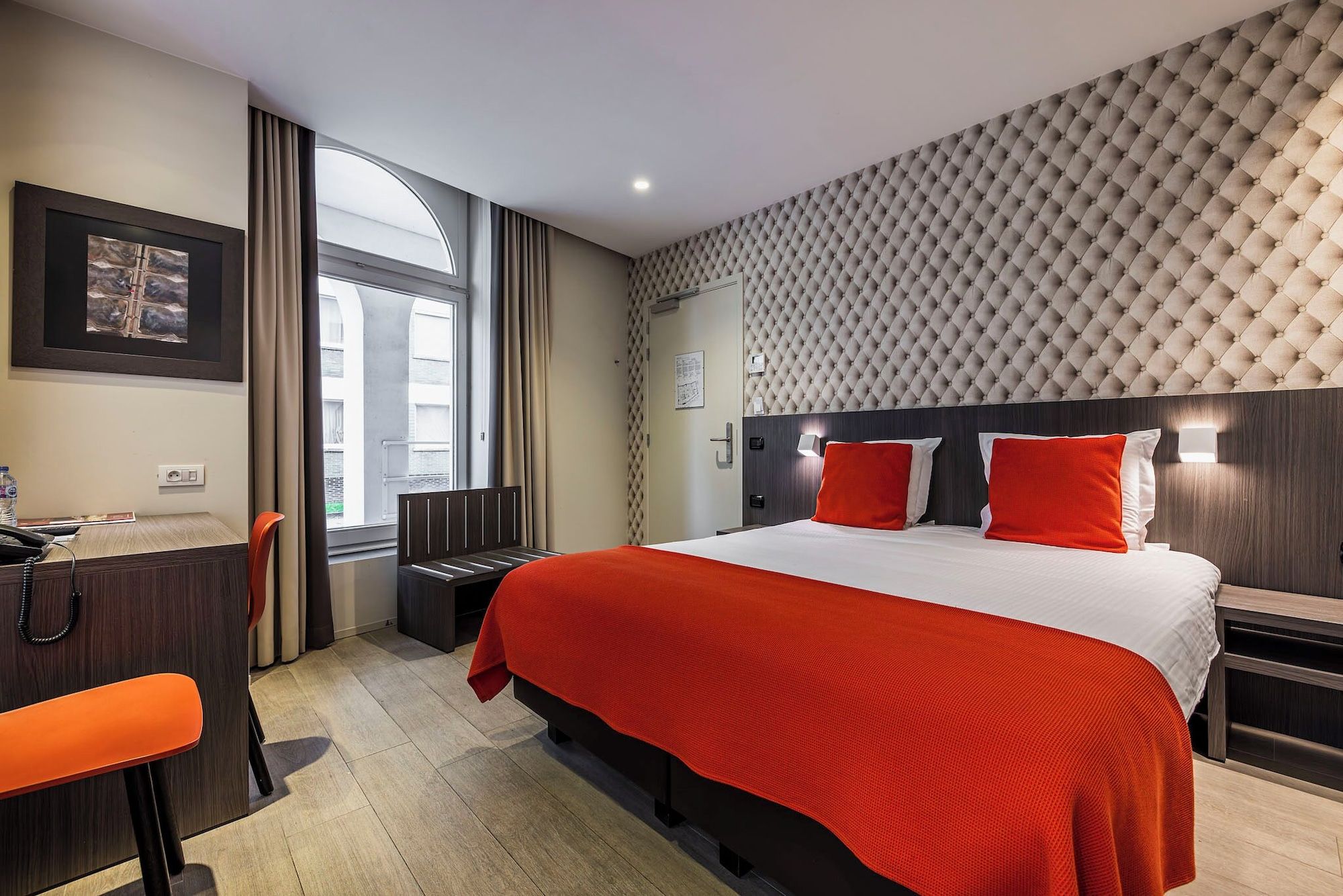 Square Hotel thumbnail 3