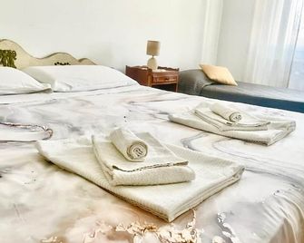 Cavour16 rent bedrooms - Γένοβα - Κρεβατοκάμαρα