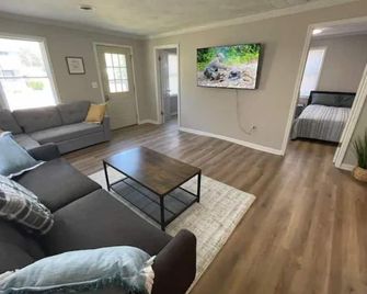 Cedar Point/Kalahari/summit race/Sports Park - Norwalk - Salon