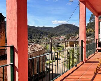 Charming new apartment with river view - Serta - Balkon