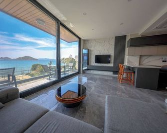 Bodrum Ada Apart Otel Turgutreis - Mugla - Huiskamer