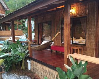 Phoxay Ngam Resort - Vang Vieng - Innenhof