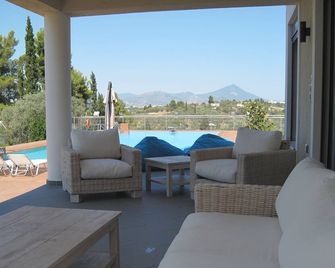 Luxurious Villa by the Sea Family Friendly less than 1h from Athens - Vasiliko - Balkon