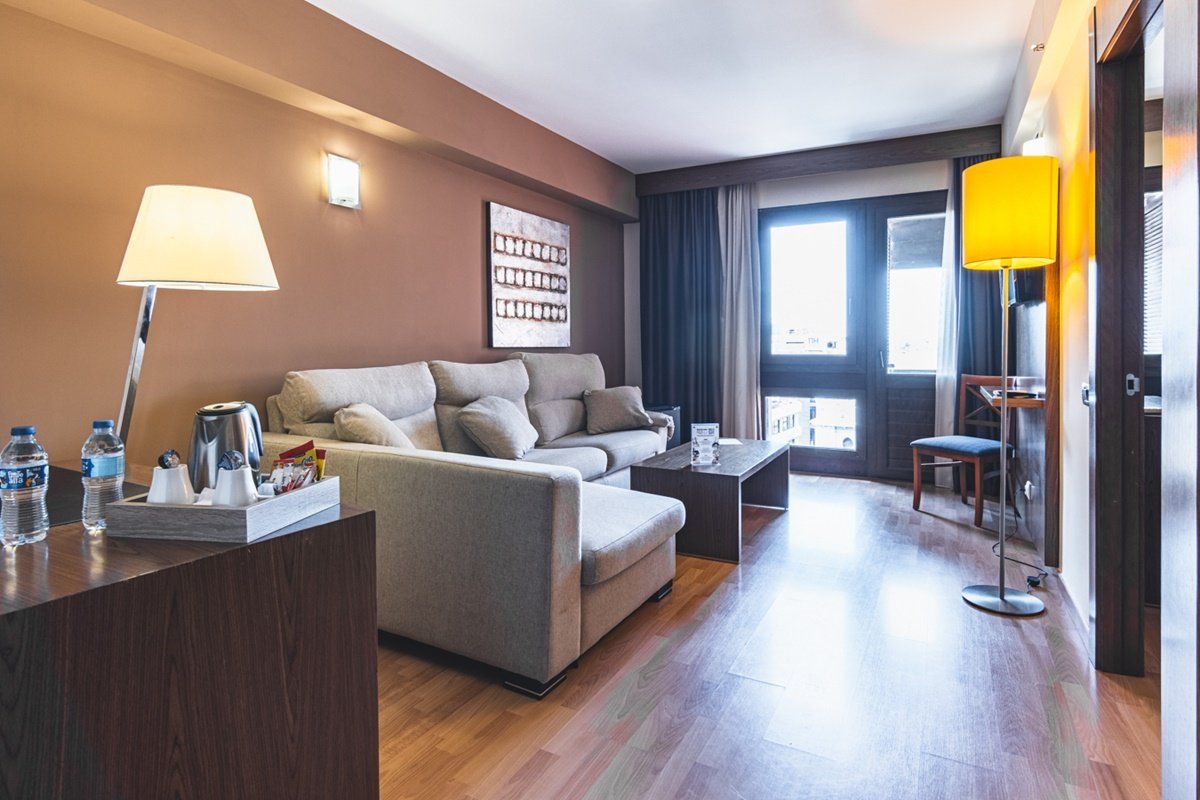 هوتل أدونيس بلازا