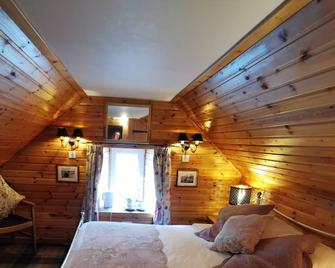 The Whistlefield Inn - Dunoon - Schlafzimmer
