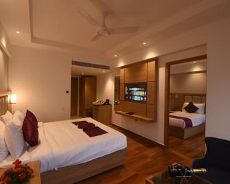 Emerald Clarks Inn Suites - 邁索爾 - 臥室