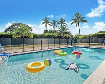 Coral Springs Paradise with Backyard + Heated Pool - Coral Springs - Pool