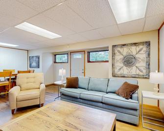 Baraboo's Enchantment - Main - Baraboo - Living room