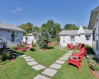Oakwood Motel - Gravenhurst - Innenhof