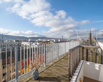 Modern 3BDR Duplex with Skyroof in Trendy Zurich West - Zurich - Balkon