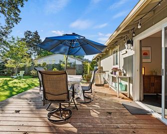 Coffey Lane - Wine Country Retreat with King Beds and a Gym - Newberg - Patio