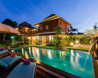 Lemon Tree Naturist Resort Naiharn Beach Phuket - Phuket City - Pool