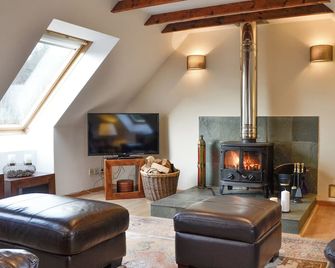 2 bedroom accommodation in Aboyne - Aboyne - Living room