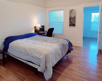 Sunny SF home - cozy, spacious, convenient w/parking, A+ location!! - San Francisco - Camera da letto