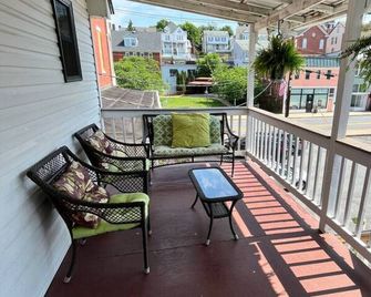 Loft Apt Just off C&O near Harpers Ferry and AT - Brunswick - Balcón