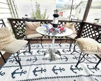 Cozy Downtown Pittston Waterfall Glen 2br 3 Bd 3 Sofa Bed 3 Tvs Laundry & Kureg - Pittston - Balcony
