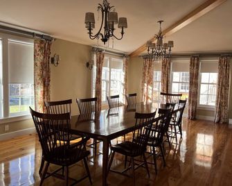 Private Resort Like Getaway - Close to Wachusett Mountain Ski Resort! - Barre - Dining room