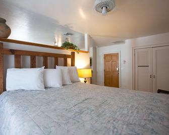 Smallest Bar Inn - Key West - Bedroom